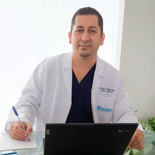 Dr. Carlos Escalante Saavedra, Traumatólogo y Ortopedista